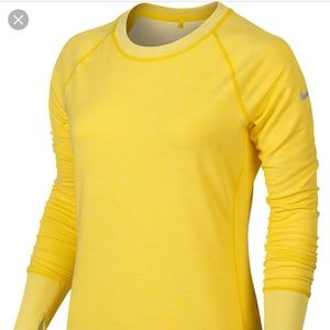 🔥🔥Nike woman’s yellow bunker crew sweatshirt